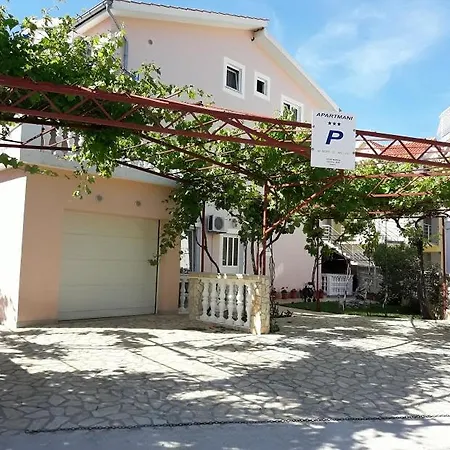 Marisol Apartment *