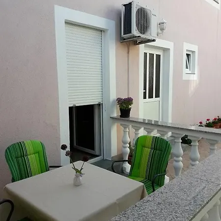 Marisol Apartment *